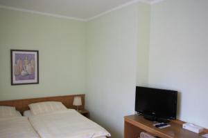 TV a/nebo společenská místnost v ubytování Hotel Bürgerhof