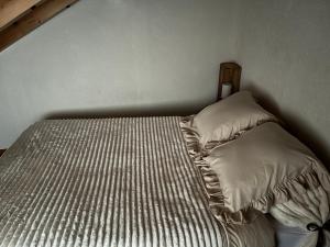 Ένα ή περισσότερα κρεβάτια σε δωμάτιο στο PERRILLAT appart