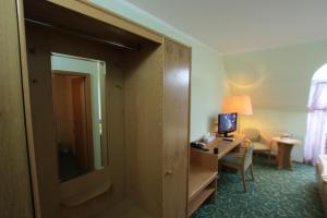 TV a/nebo společenská místnost v ubytování Hotel Bürgerhof