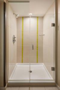 Koupelna v ubytování SpringHill Suites by Marriott Toronto Vaughan
