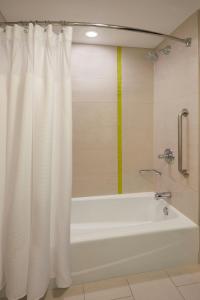 Koupelna v ubytování SpringHill Suites by Marriott Toronto Vaughan