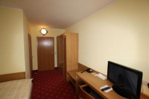 TV a/nebo společenská místnost v ubytování Hotel Bürgerhof