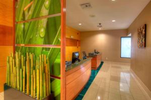 Televisyen dan/atau pusat hiburan di SpringHill Suites by Marriott - Tampa Brandon +4 gambar