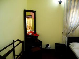 Letto o letti in una camera di Sigiri Sithru Home Stay