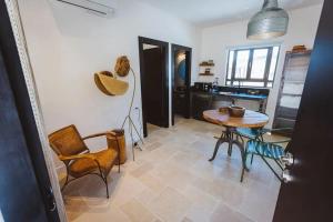 Posezení v ubytování אירוח יער השלום + 23 fotografií