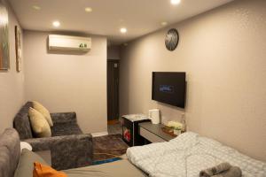 TV a/nebo společenská místnost v ubytování Spring Home Hà Nội