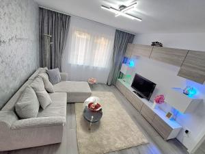 a living room with a couch and a tv at SofiYanis in Sibiu