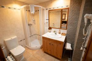Koupelna v ubytování Hotel Rural L'Antic Portal + 37 fotografií