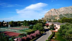 Tenis a/nebo squash v ubytování TH Cinisi - Florio Park Hotel nebo okolí