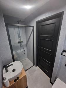 Posteľ alebo postele v izbe v ubytovaní Apartamenty Pod Sosnami Ostróda Międzylesie 6os