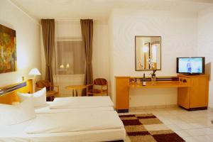 Postel nebo postele na pokoji v ubytování Hotel Rahlstedter Hof + 17 fotografií