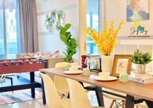 a dining room with a wooden table and chairs at The Shore l Exclusive Private Garden l Luxury Suite l 4-9 pax l Melaka River View l Direct Mall l Jonker Street by Jay Stay Management in Melaka