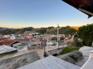 a view of a town from the roof of a house at Recanto da Araucária 2 in Campos do Jordão