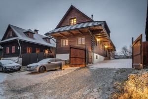 a car parked in front of a wooden house at Drevenica Emilka - Sprcha, Záhradná hojdačka, Ohnisko in Brezno