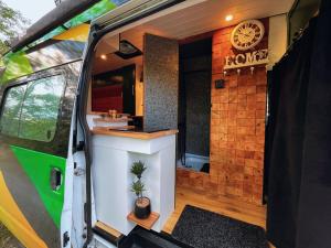 Fotografie z fotogalerie ubytování Huckleberry - Fully equipped camper van in Kutaisi, Georgia v destinaci Kutaisi