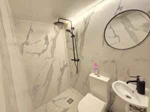 Ένα μπάνιο στο T7 Studio apartment +11 φωτογραφίες