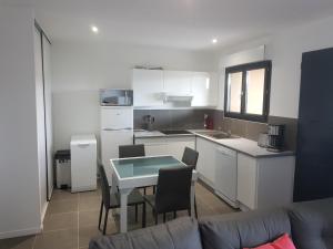 Dapur atau dapur kecil di Mini villa