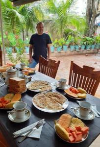 Đồ ăn tại/gần nhà khách