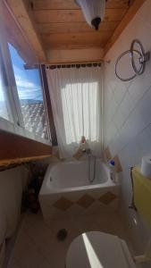 Et badeværelse på Ξενώνας ΔΡΟΣΟΣΤΑΛΙΑ Some of Attic