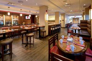 Εστιατόριο ή άλλο μέρος για φαγητό στο Houston Marriott North