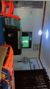 TV a/nebo společenská místnost v ubytování Maleeks Apartment Ikeja "Shared 2Bedroom Apt, individual private rooms and baths"