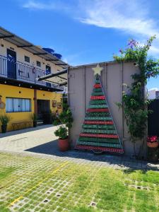 a christmas tree in the middle of a yard at Maga hospedagem in Penha