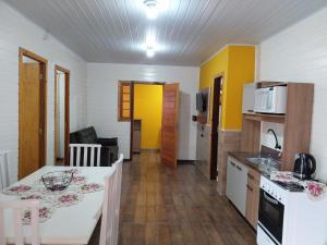 Køkken eller tekøkken på Cabanas La Colonial no Centro