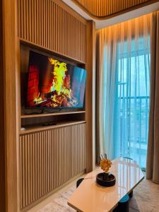 טלויזיה ו/או מרכז בידור ב-Apt Embarcadero 2BR with Netflix & Pool by Damaresa