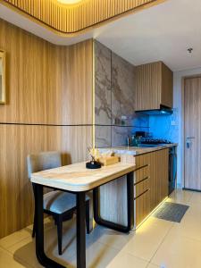 Kuchyň nebo kuchyňský kout v ubytování Apt Embarcadero 2BR with Netflix & Pool by Damaresa