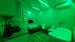 Postel nebo postele na pokoji v ubytování Wrzosowe Wzgórze 5 - Mały Apartament z Wanną + 10 fotografií