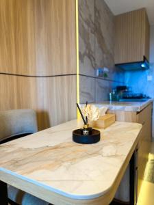 מטבח או מטבחון ב-Apt Embarcadero 2BR with Netflix & Pool by Damaresa