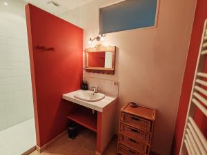 Koupelna v ubytování La Source Du Bonheur Chambres et Table d'Hôtes