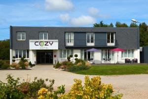 Photo de la galerie de l'établissement Cozy Hôtel Logis Morlaix, à Plouigneau