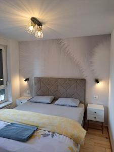Postel nebo postele na pokoji v ubytování Premier Apartment + 4 fotografie