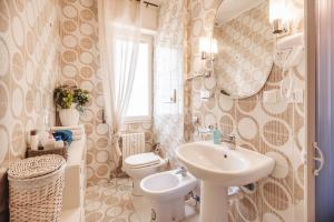Bilik mandi di La casa di Minnie con box privato +30 gambar