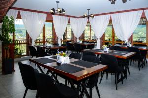 Restaurace v ubytování Севеней Готель