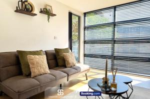 Posezení v ubytování 1 Bedroom City Centre Apartment Near The University and Bodleian Library - By Spencer and Jackson Short Lets & Serviced Accommodation Oxford