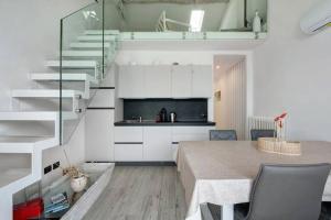 Kuchyň nebo kuchyňský kout v ubytování Le Coccinelle Home a Lierna