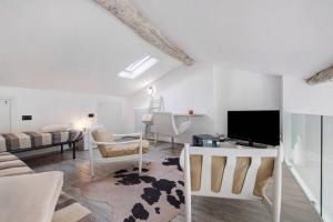TV a/nebo společenská místnost v ubytování Le Coccinelle Home a Lierna