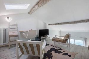 TV a/nebo společenská místnost v ubytování Le Coccinelle Home a Lierna