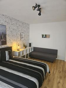 a bedroom with two beds and a couch at Hakans moselblick Ferienwohnung 2 in Treis-Karden