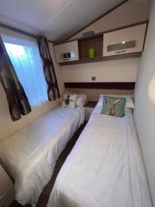 Postel nebo postele na pokoji v ubytování Pine Rise Caravan + 15 fotografií