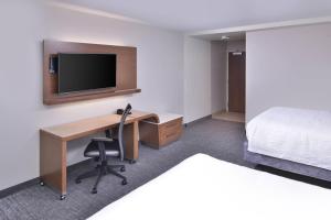 TV a/nebo společenská místnost v ubytování Courtyard by Marriott Columbus Grove City