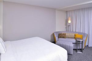 Postel nebo postele na pokoji v ubytování Courtyard by Marriott Columbus Grove City