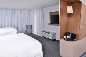 Postel nebo postele na pokoji v ubytování Courtyard by Marriott Columbus Grove City