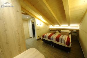 Postel nebo postele na pokoji v ubytování Alpen Flower by Livigno Accomodation