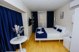 Letto o letti in una camera di Elite Class Sea View Aparthotel In Orbi City Batumi
