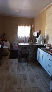 Nhà bếp/bếp nhỏ tại Casa charmosa Águas de Lindóia 2 km do centro