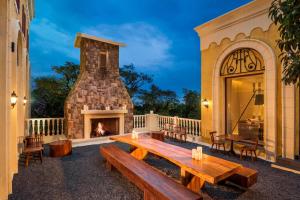 Posezení v ubytování Le Meridien Mahabaleshwar Resort & Spa