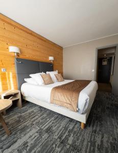 Postel nebo postele na pokoji v ubytování Hôtel Vauban Briançon Serre Chevalier